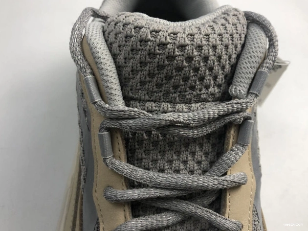 Yeezy Cream 700 Adidas GY7924 V2 Cream Boost 1012